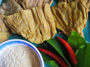 nem-chao-chay-ngon-mieng-ngay-dau-thang-1