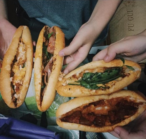 bánh mì đêm đặc sản Huế