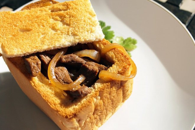 bánh mì quan tài có thêm nhiều hương vị mới