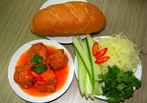 bánh mì xíu mại thơm ngon hấp dẫn