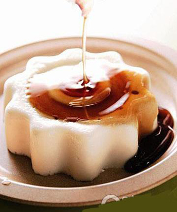 Bánh pudding hạnh nhân là bánh noel truyền thống của nước Đan Mạch