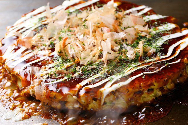 bánh xèo Okonomiyaki là món ăn đặc sắc Nhật Bản