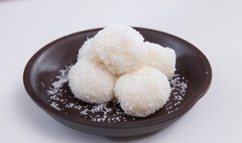 bày bánh mochi sầu riêng ra đĩa