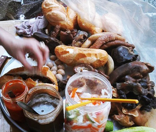 biến tấu bánh mì phá lấu Sài Gòn