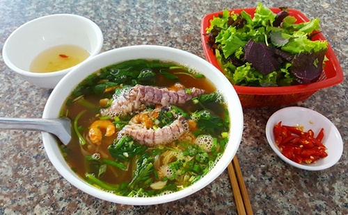 bún bề bề là món ăn nổi tiếng ở Quảng Ninh