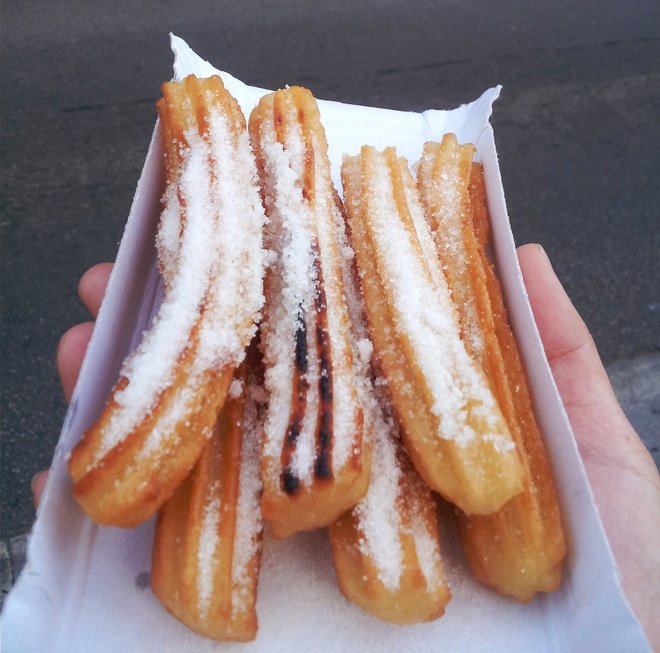 churros là món ăn nổi tiếng ở Tây Ban Nha