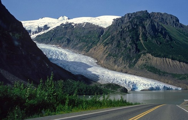 Glacier là một trong những con đường đẹp nhất Canada