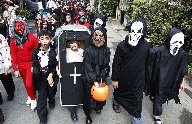 Những vật đáng sợ được sử dụng để trang trí là sự thật thú vị về halloween