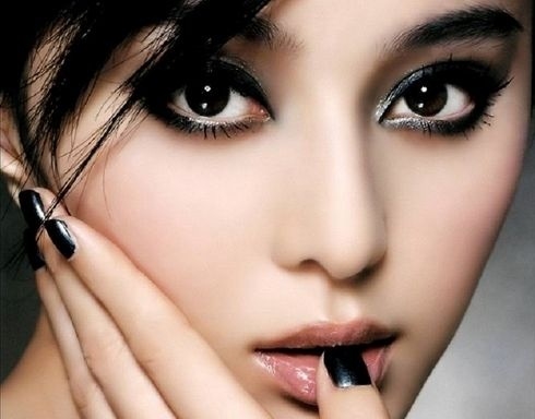 Kẻ eyeliner quá đậm là sai lầm khi kẻ mắt