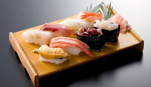 sushi là món ăn đặc sắc của Nhật Bản