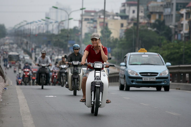 sử dụng điện thoại