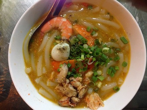 bánh canh cua là món bánh canh nổi tiếng ở Sài Gòn