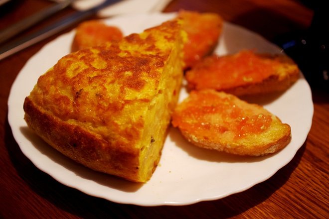 omlete là món ăn nổi tiếng ở Tây Ban Nha