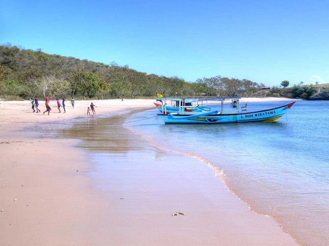 Đảo Harbour thuộc Bahamas là bãi biển có màu sắc kỳ lạ trên thế giới