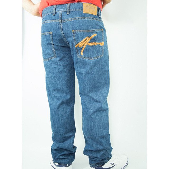 Lựa chọn quần jeans thể thao là tuyệt chiêu chọn quần jeans cho các chàng bụng bự