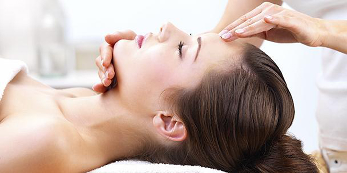 Massage cho da là phương pháp dưỡng da cho người ngồi máy tính nhiều