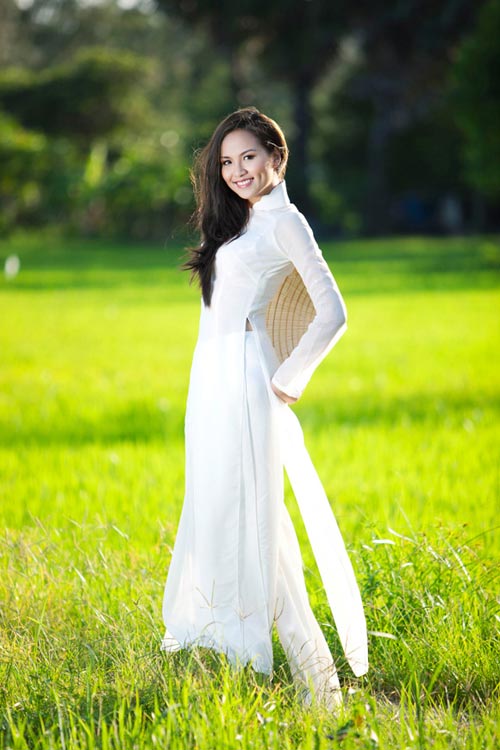 10-my-nhan-mac-ao-dai-dep-nhat-showbiz-1