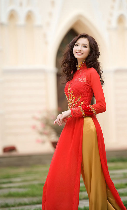 10-my-nhan-mac-ao-dai-dep-nhat-showbiz-12