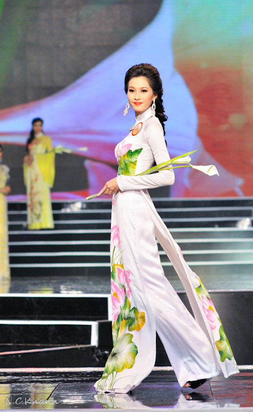 10-my-nhan-mac-ao-dai-dep-nhat-showbiz-7