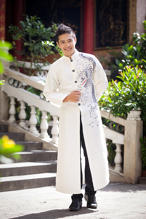 12-mau-ao-dai-mau-sac-cho-chu-re-10