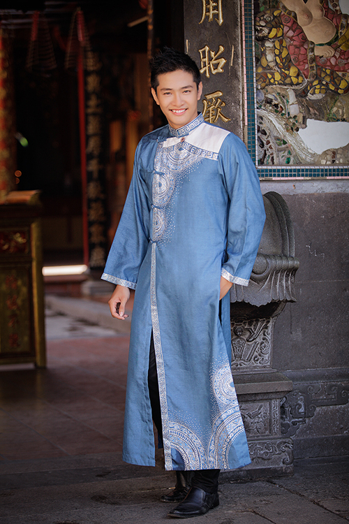 12-mau-ao-dai-mau-sac-cho-chu-re-2