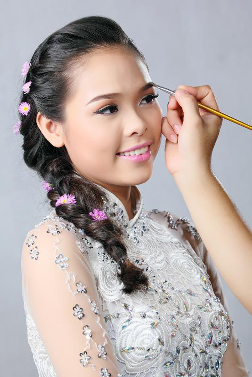 2-kieu-trang-diem-khi-mac-ao-dai-cuoi-4