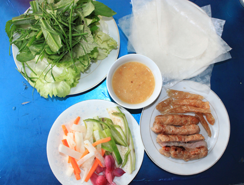 3-mon-nem-nuong-thom-ngon-o-sai-gon-1