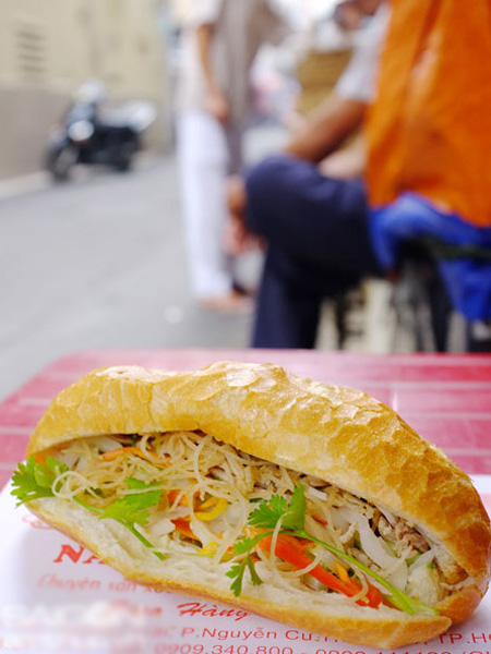 6-dia-chi-banh-mi-sai-gon-bien-tau-ngon-noi-tieng-2