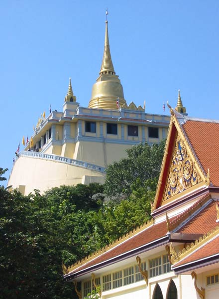 7-ngoi-chua-nen-ghe-tham-o-bangkok-12