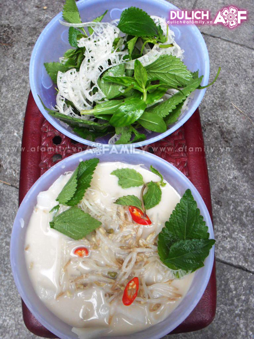 banh-duc-tron-la-ma-quen-4