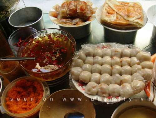 banh-hue-ngon-trong-hem-ve-chai-1