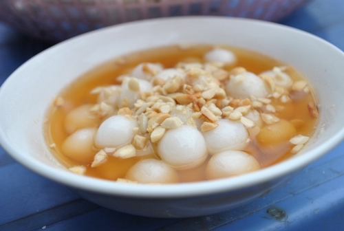 banh-thang-den-am-long-du-khach-ngay-dong-2