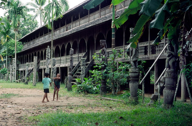 bi-an-toc-nguoi-giong-nguoi-viet-co-tren-dao-borneo-11