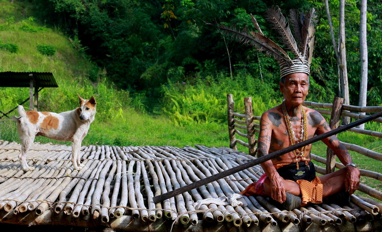 bi-an-toc-nguoi-giong-nguoi-viet-co-tren-dao-borneo-1