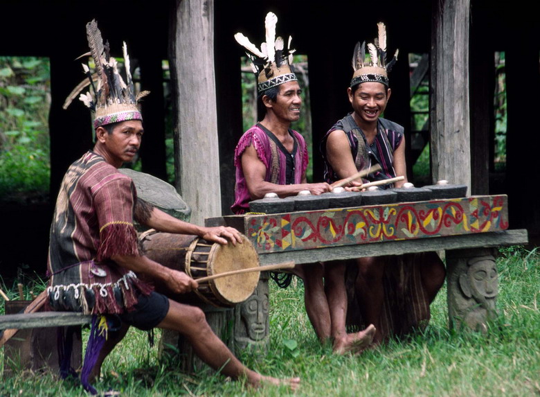 bi-an-toc-nguoi-giong-nguoi-viet-co-tren-dao-borneo-16