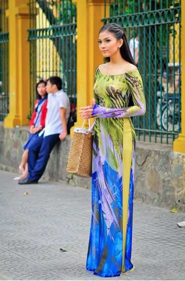 bi-quyet-mac-ao-dai-dep-cho-co-giao-tre-10