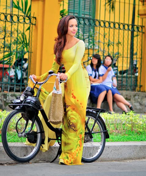 bi-quyet-mac-ao-dai-dep-cho-co-giao-tre-17