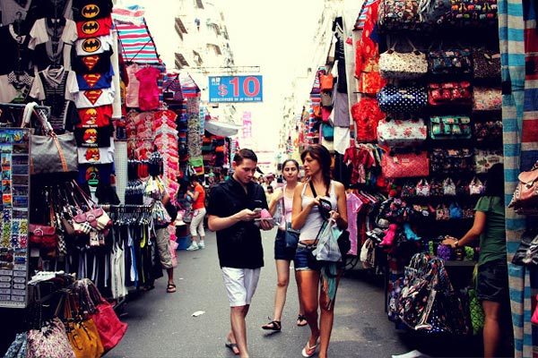 bi-quyet-shopping-hong-kong-re-va-chat-1