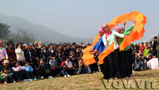 cac-le-hoi-dac-trung-cua-dong-bao-dan-toc-o-sapa-1