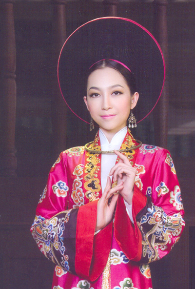 cach-ket-hop-ao-choang-voi-ao-dai-trang-8