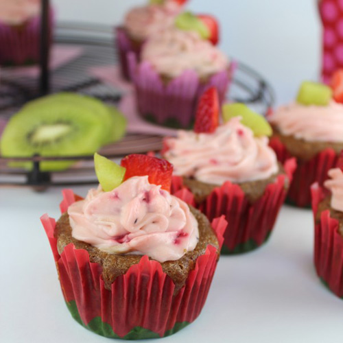 cach-lam-cupcake-dau-tay-kiwi-cuc-de-thuong-10