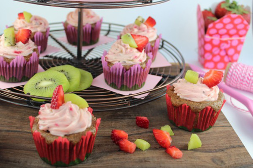 cach-lam-cupcake-dau-tay-kiwi-cuc-de-thuong-13