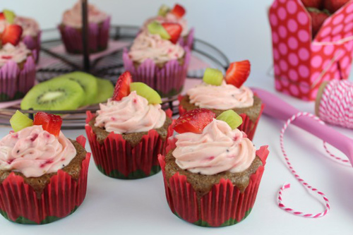 cach-lam-cupcake-dau-tay-kiwi-cuc-de-thuong-14