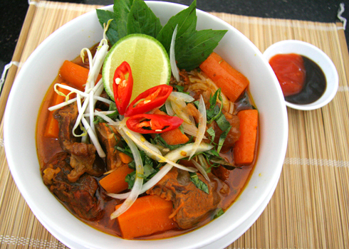 cach-nau-hu-tieu-banh-mi-bo-kho-10