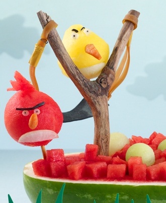 cach-tia-dua-hau-thanh-hinh-angry-bird-7