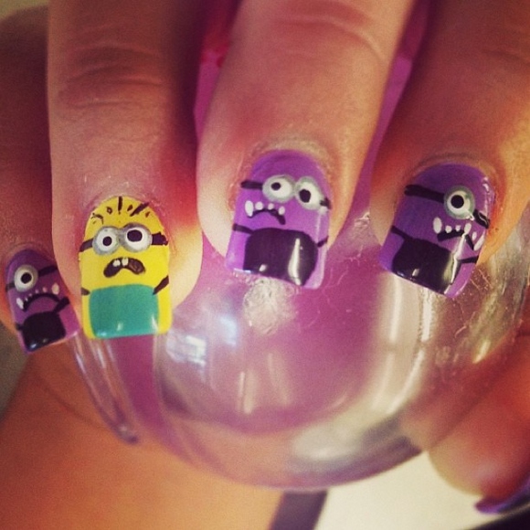 cach-ve-nail-minions-de-thuong-kinh-khung-video-7