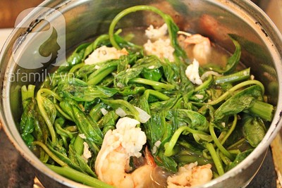 canh-chua-rau-muong-la-mieng-cho-bua-com-mua-he-6