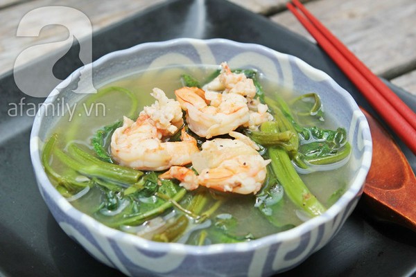 canh-chua-rau-muong-la-mieng-cho-bua-com-mua-he-7