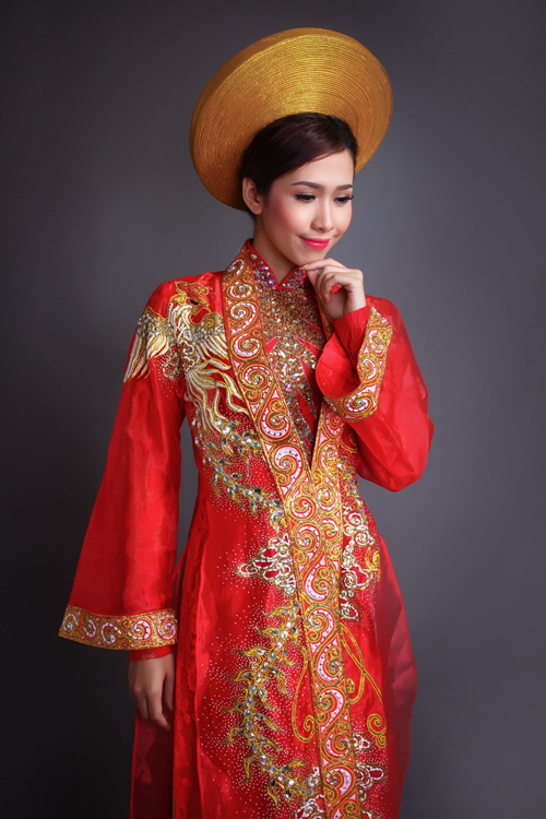 chon-ao-dai-cuoi-voi-hoa-hau-phan-thu-quyen-10