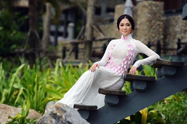 chon-ao-dai-dep-nhu-hoa-hau-nguyen-thi-huyen-1